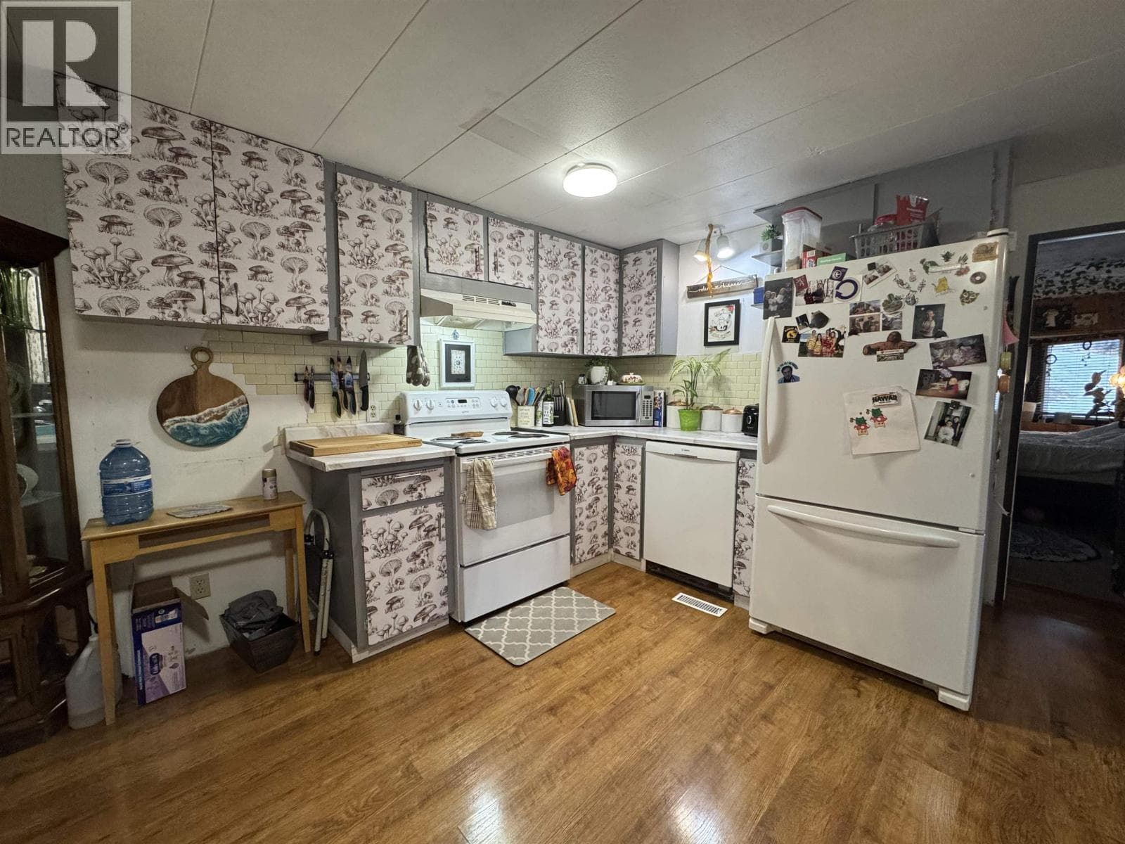 7593 MCCAULEY ROAD photo 3