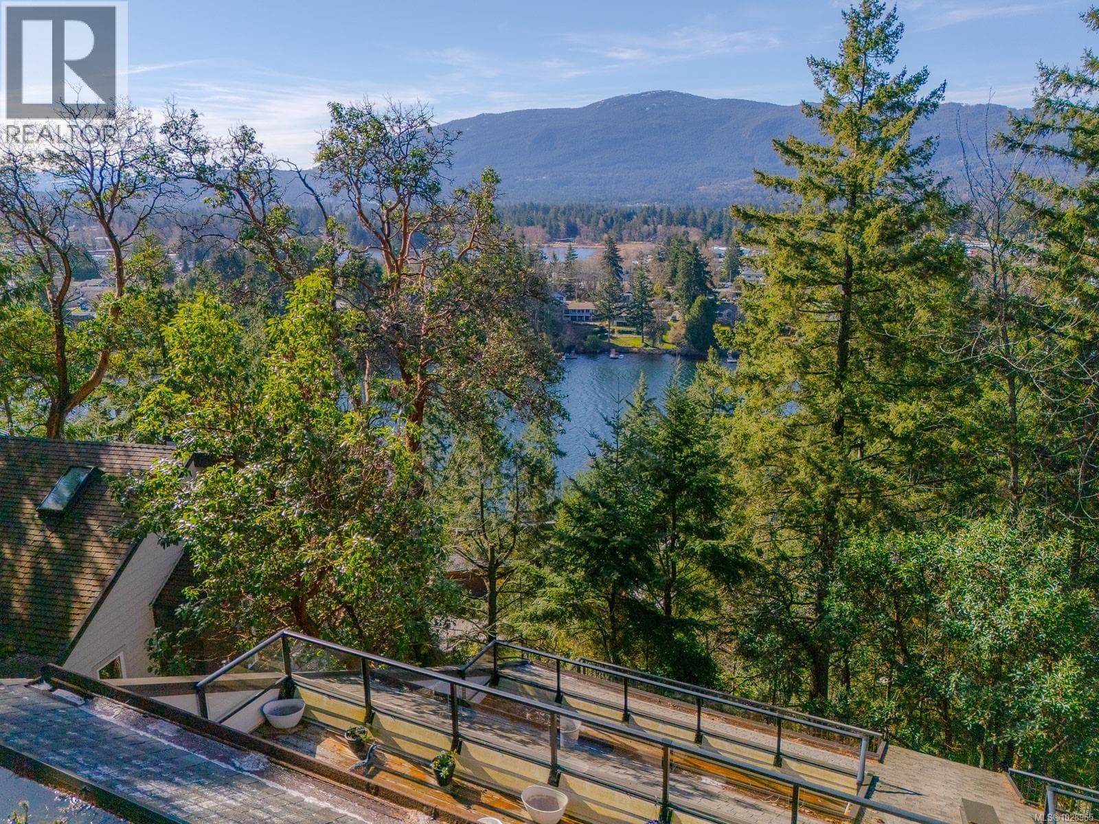 3 bed 3 bath single family at A 76 Summit Dr — $599,000