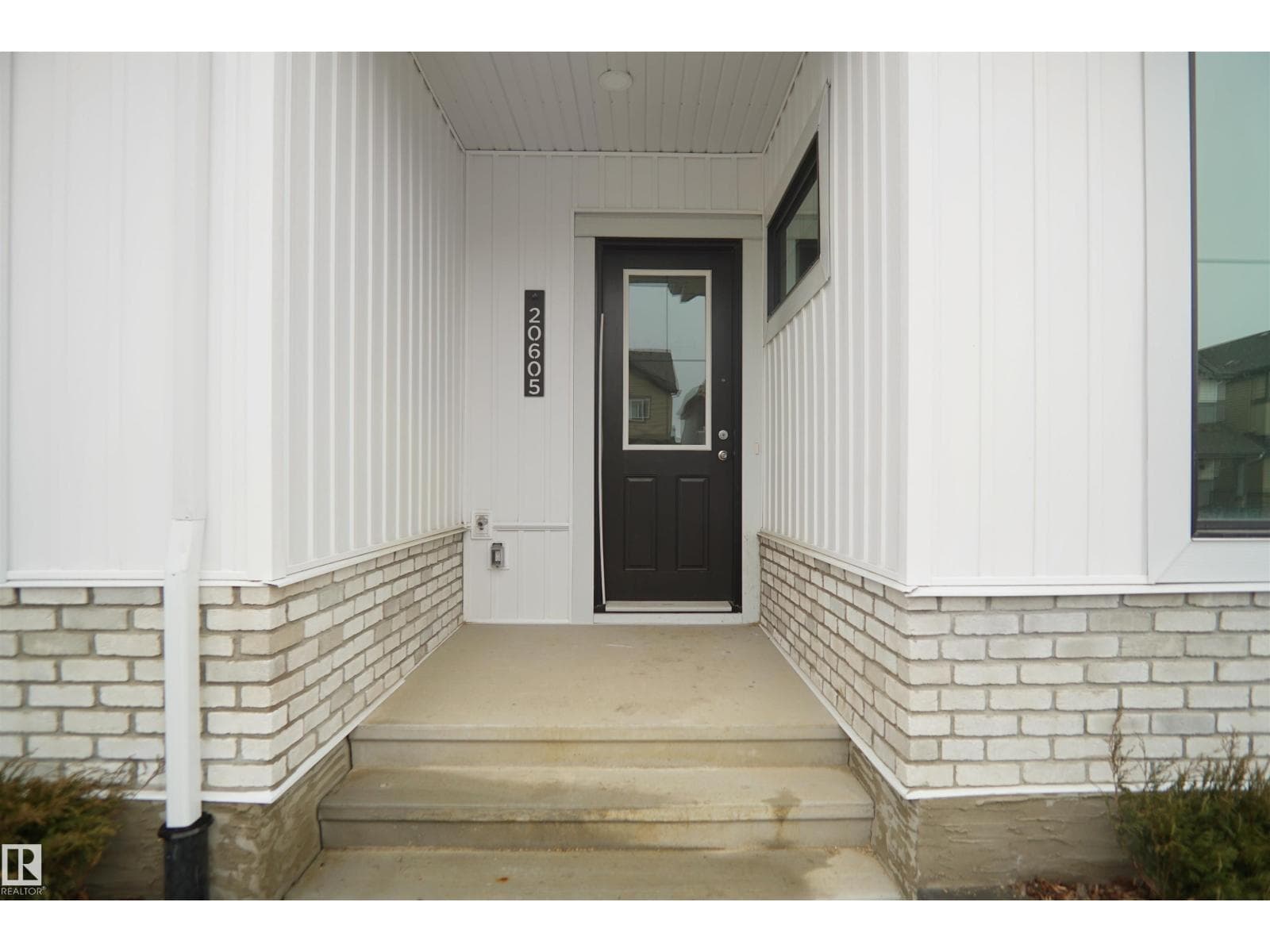 20605 42 AV NW photo 3