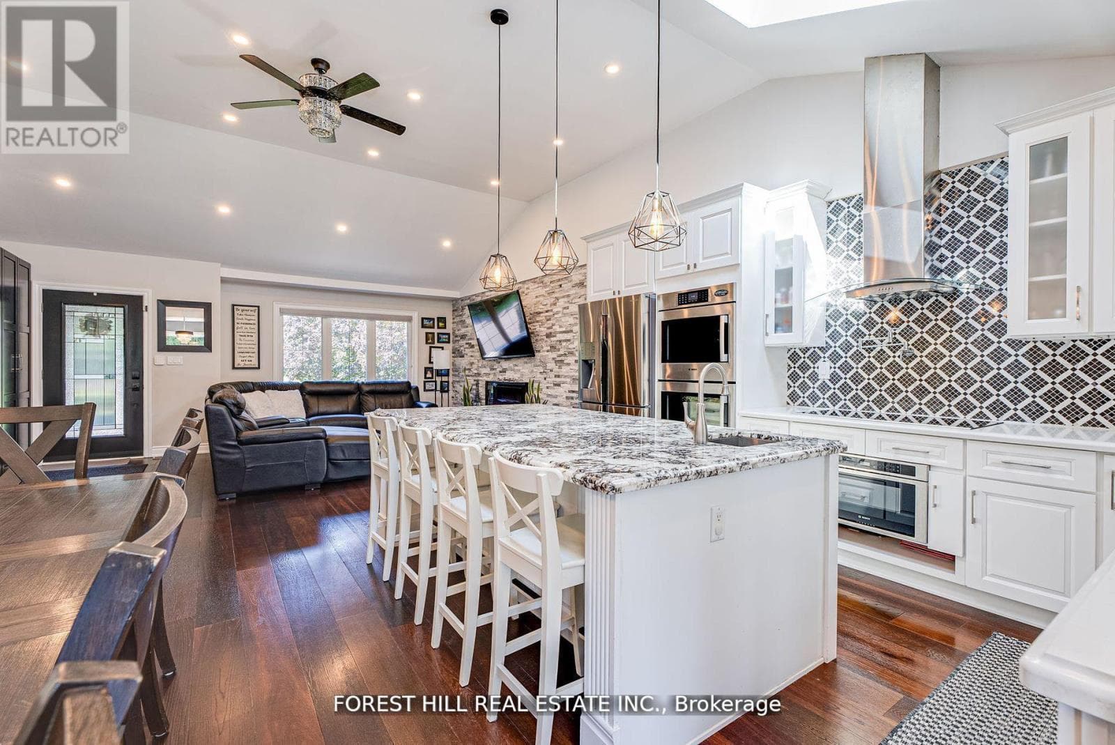 5837 YONGE STREET photo 5