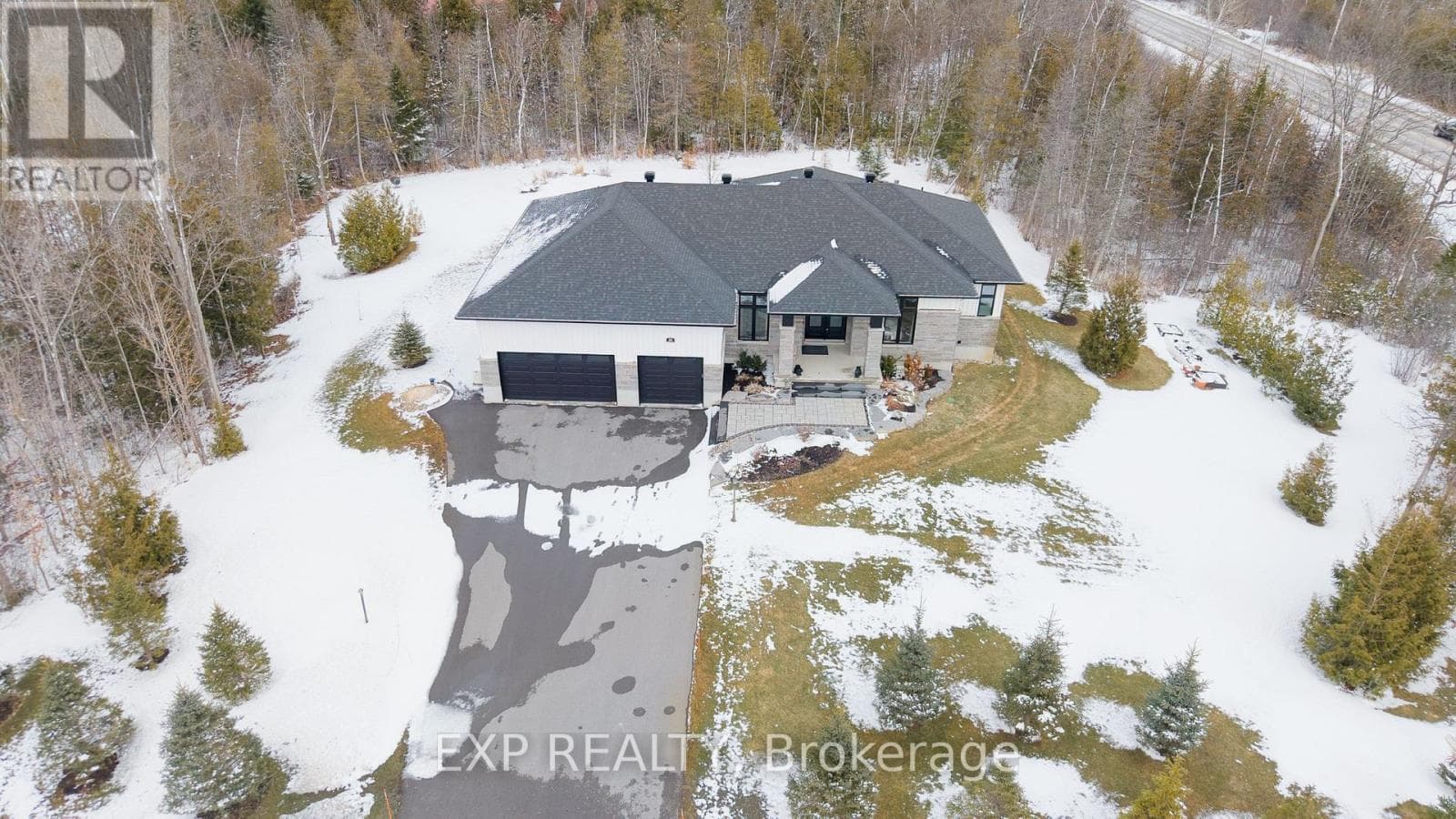 121 LANDIANS WAY photo 3