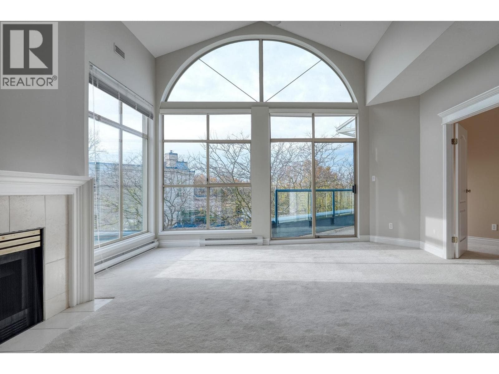 304 4753 W RIVER ROAD photo 5