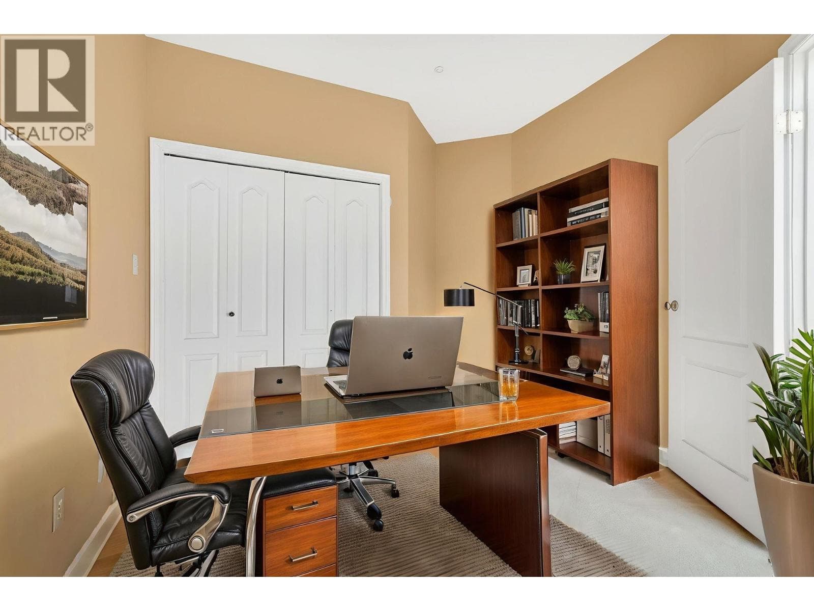 304 4753 W RIVER ROAD photo 3