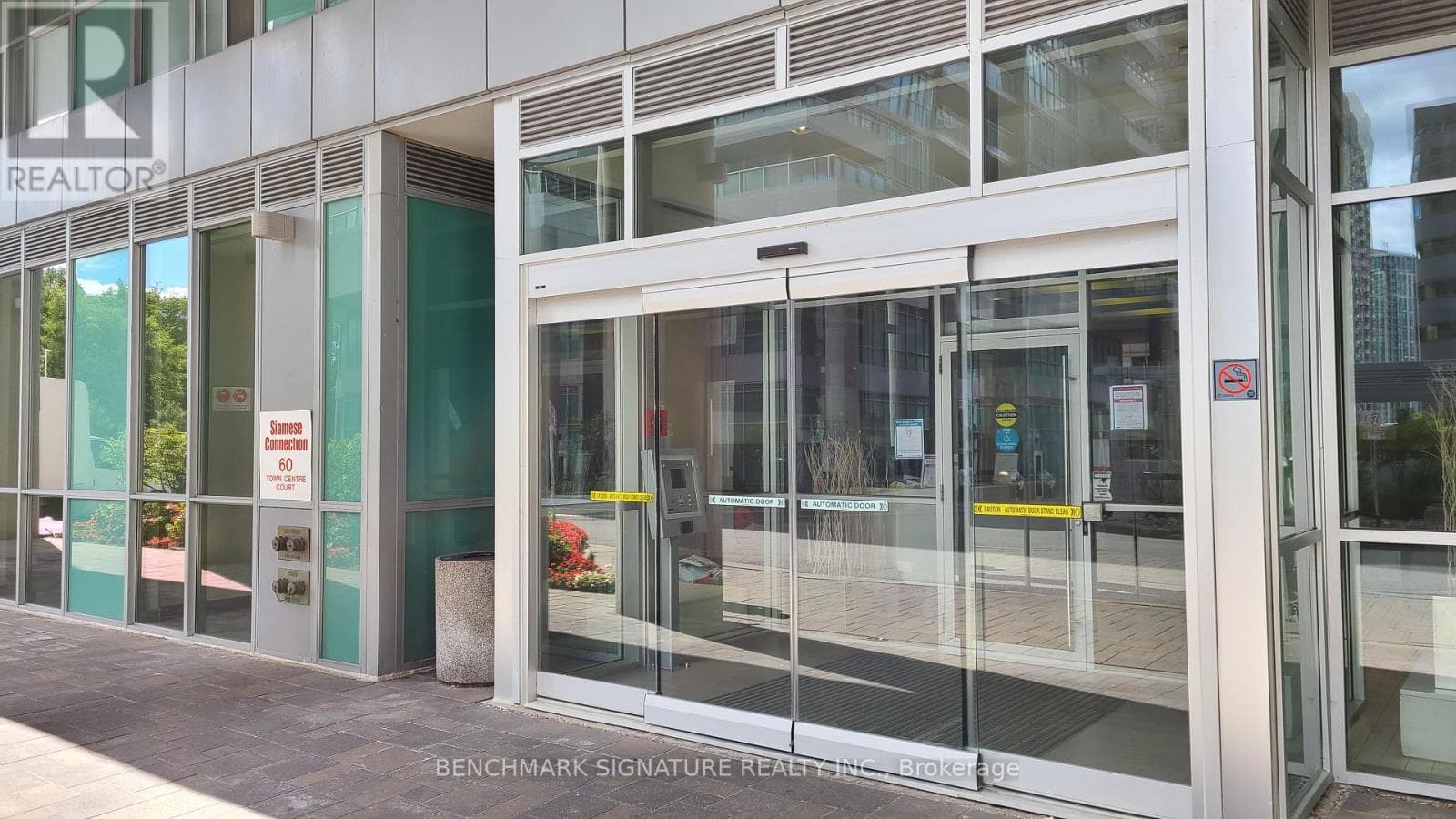 902 - 60 TOWN CENTRE COURT photo 2