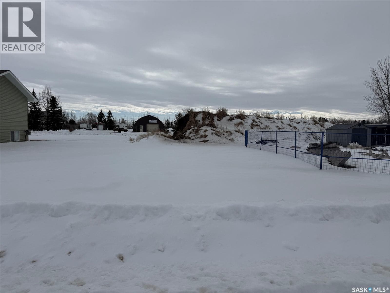 208 Willow CRESCENT — photo 2