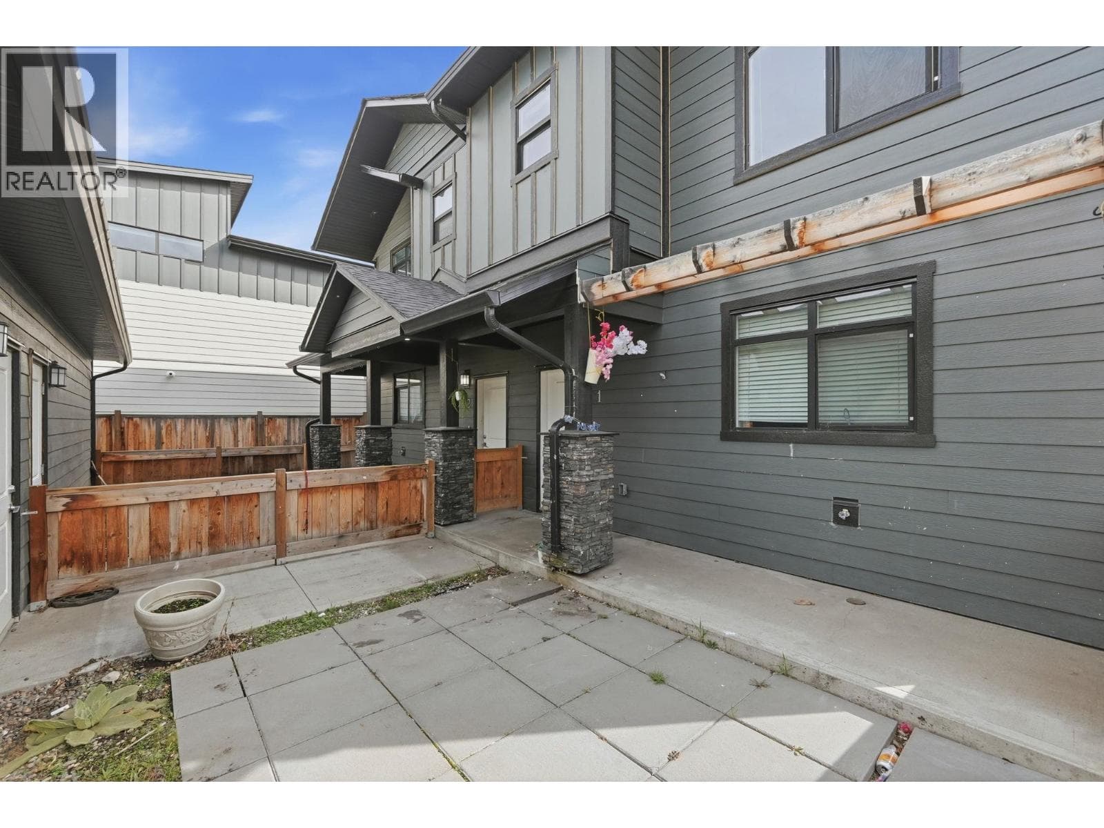722 Coopland Crescent Unit# 1 photo 4