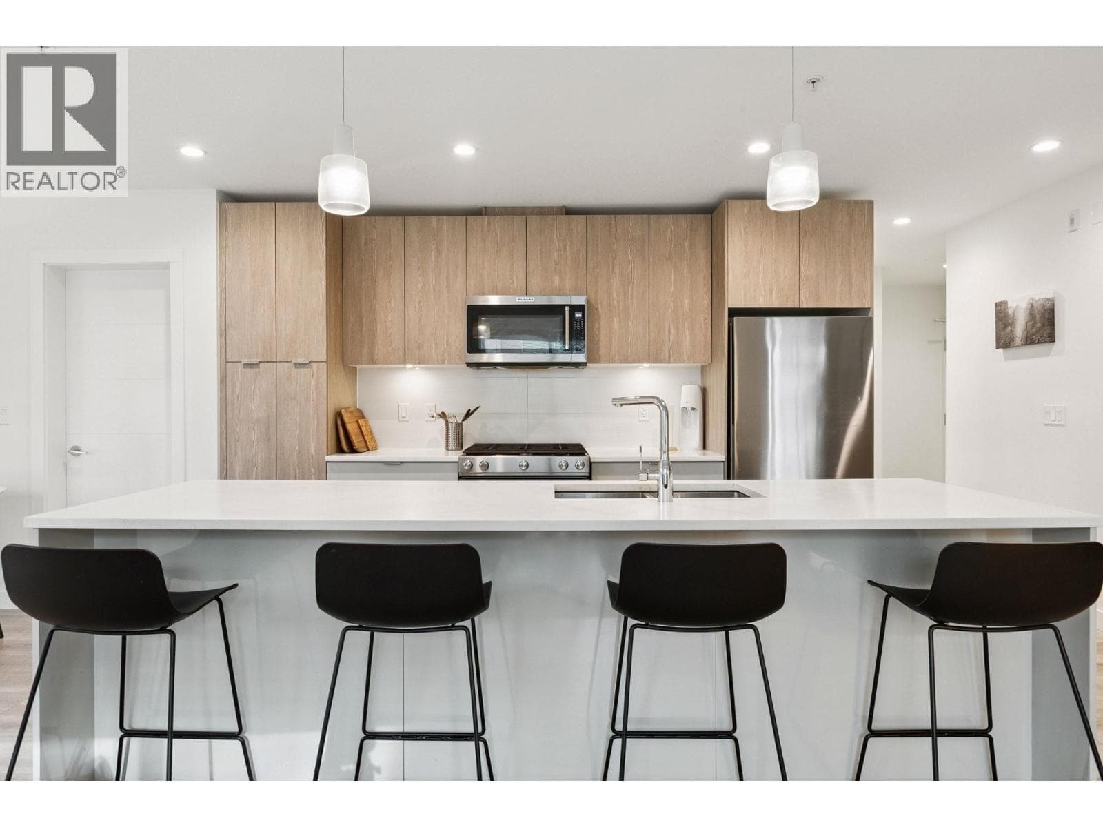 309 128 E 8TH STREET photo 4