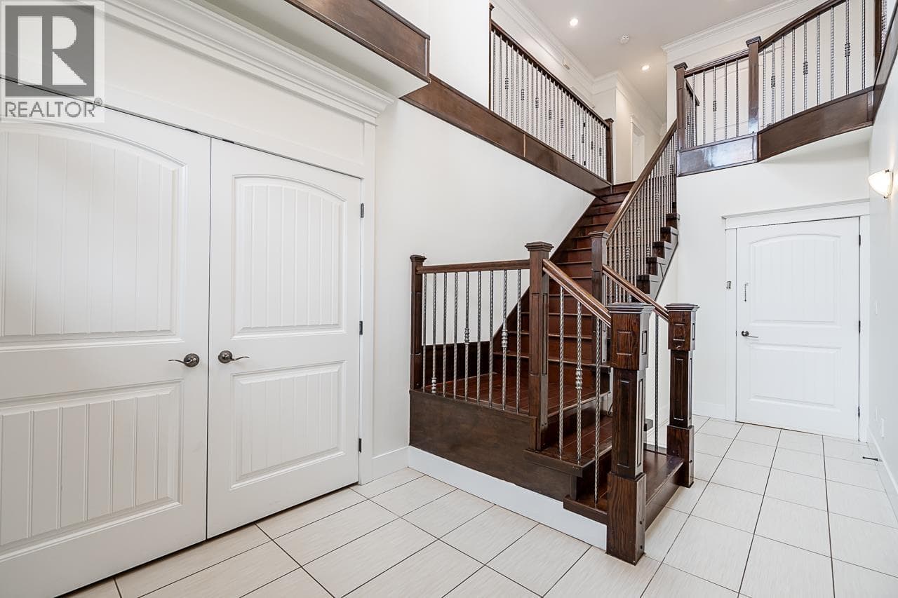 6159 CANADA WAY photo 4