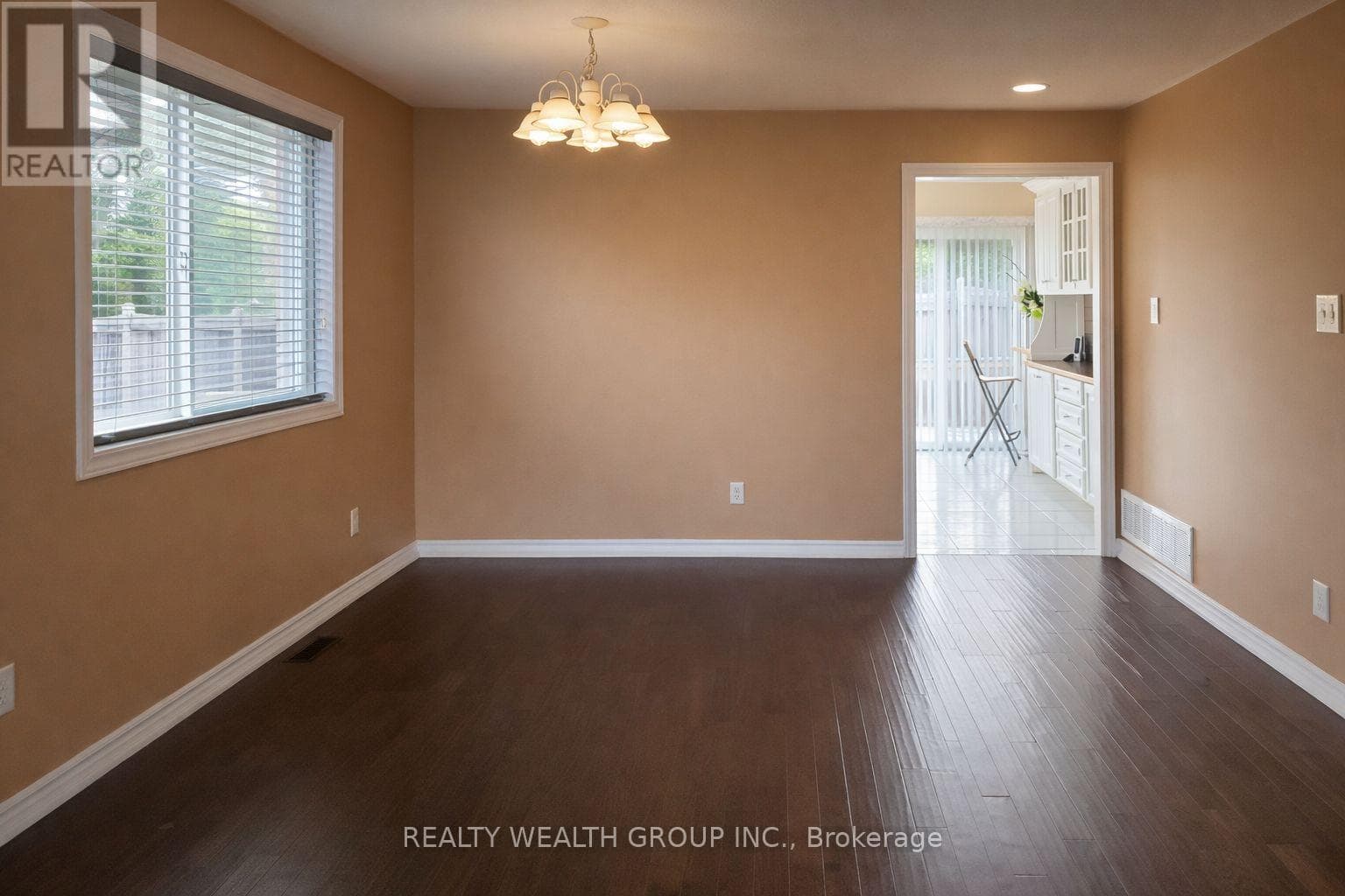 61 STOLLAR BOULEVARD photo 2