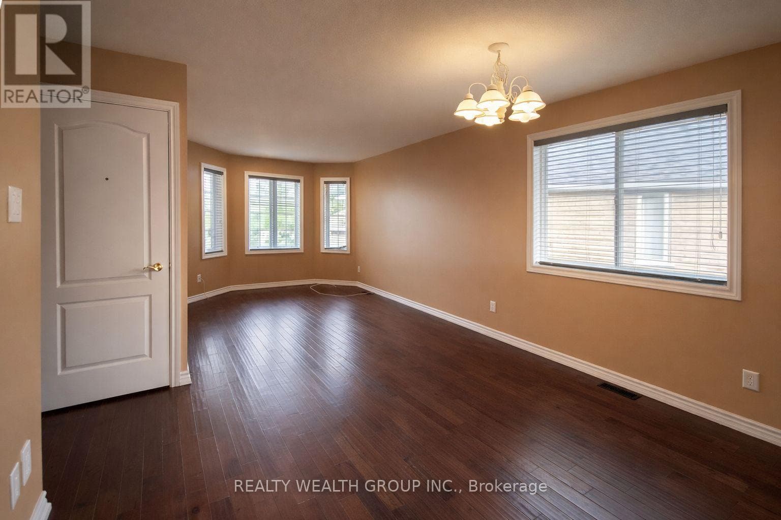 61 STOLLAR BOULEVARD photo 3