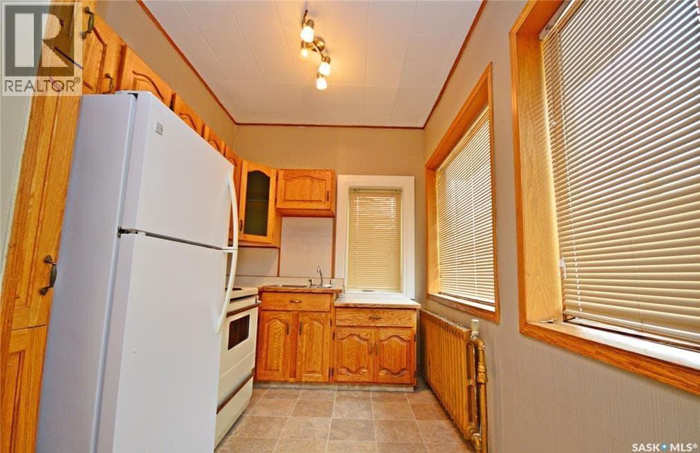 412 Iroquois STREET W — photo 2