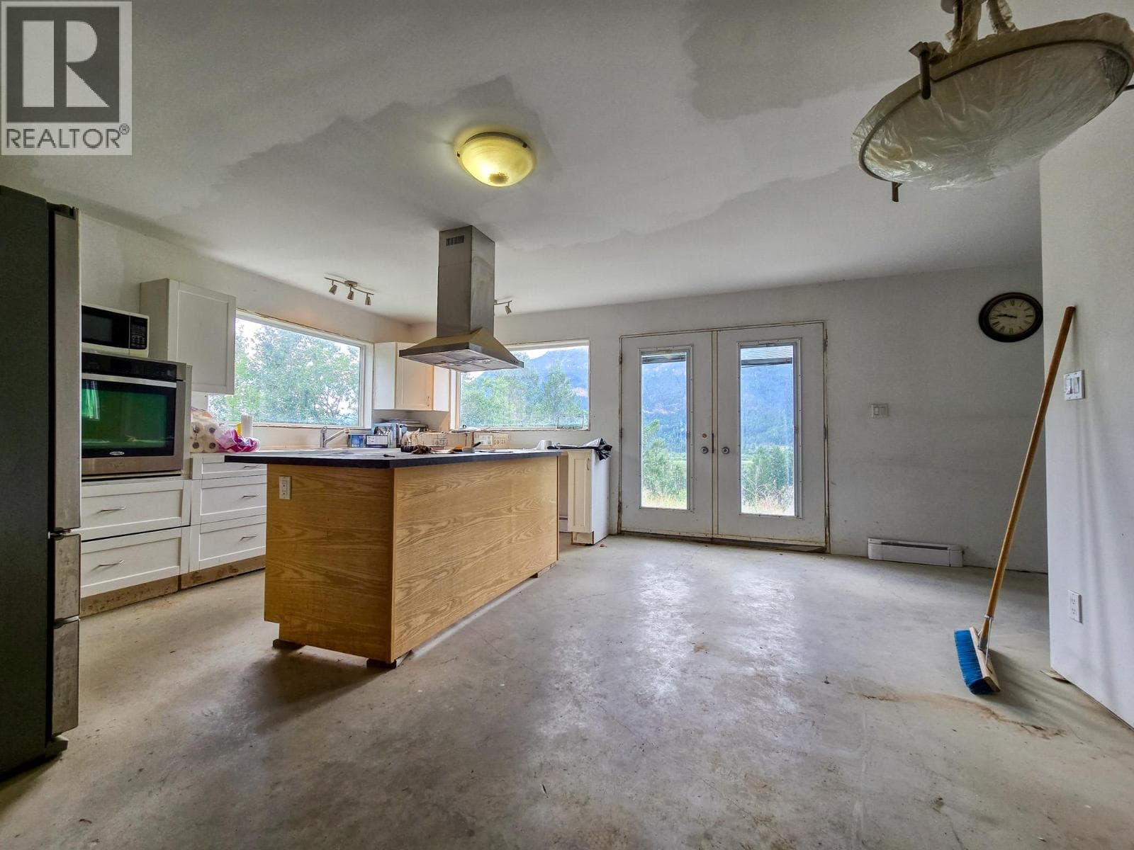4772 Crescentwood Drive photo 3