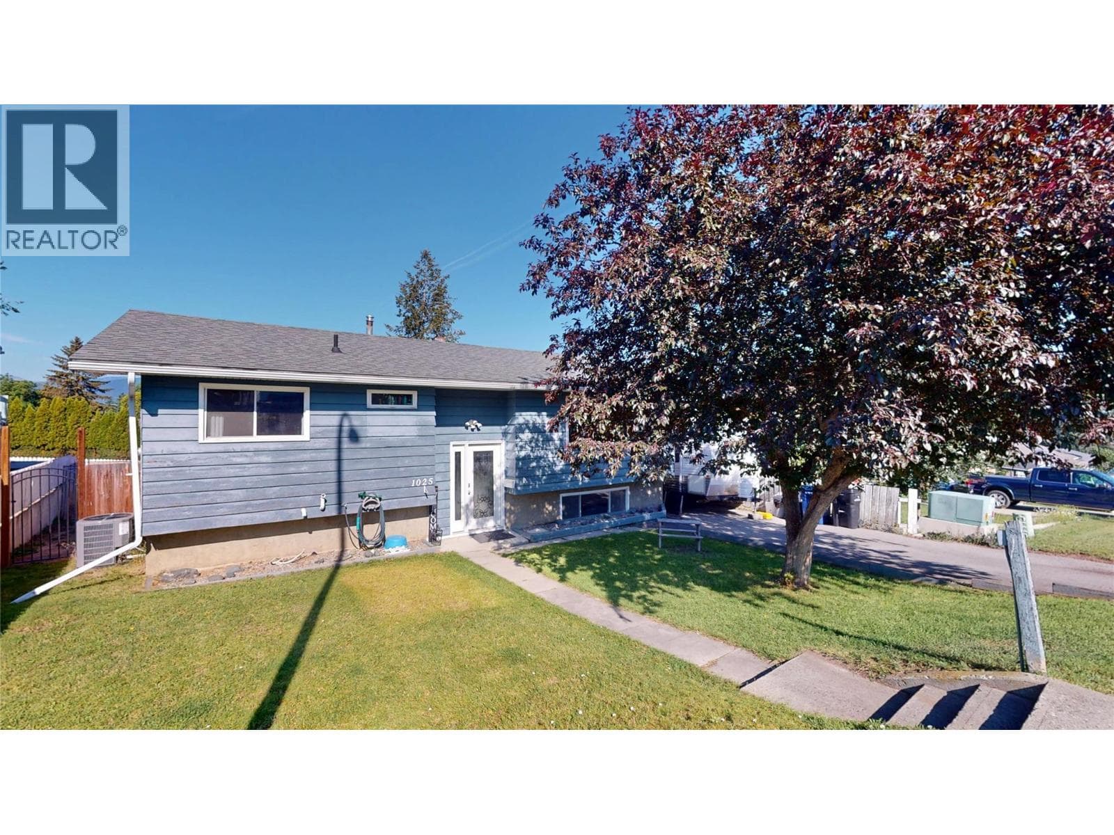 1025 18th Avenue S photo 4