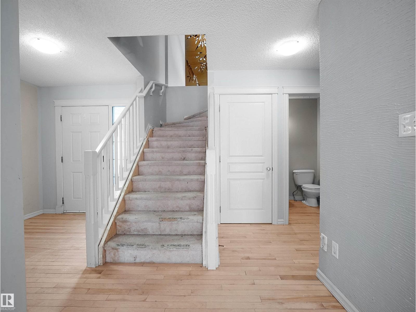 6007 5 AV SW — photo 5