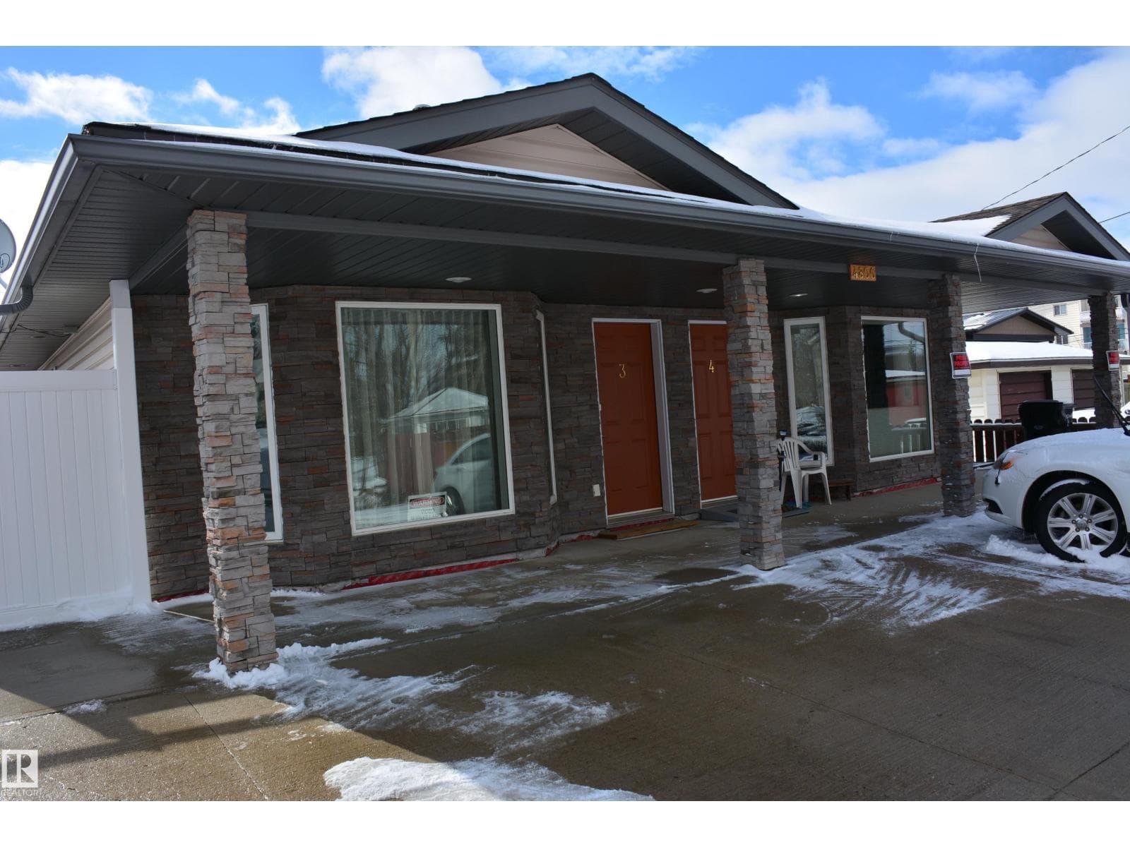 2 bed 2 bath single family at #3 4806 51 AV — $250,000