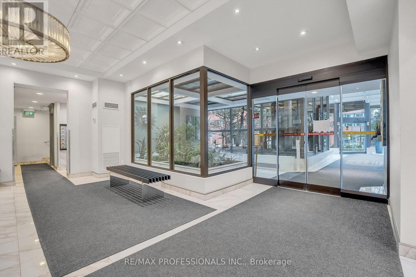 2005 - 33 ELMHURST AVENUE photo 3