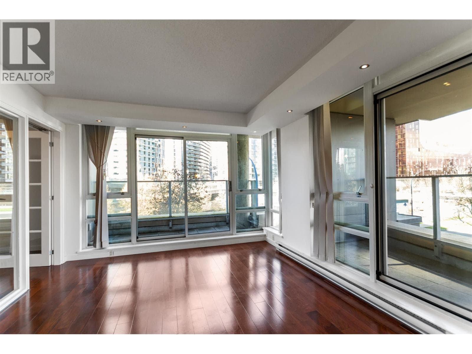 306 980 COOPERAGE WAY photo 3