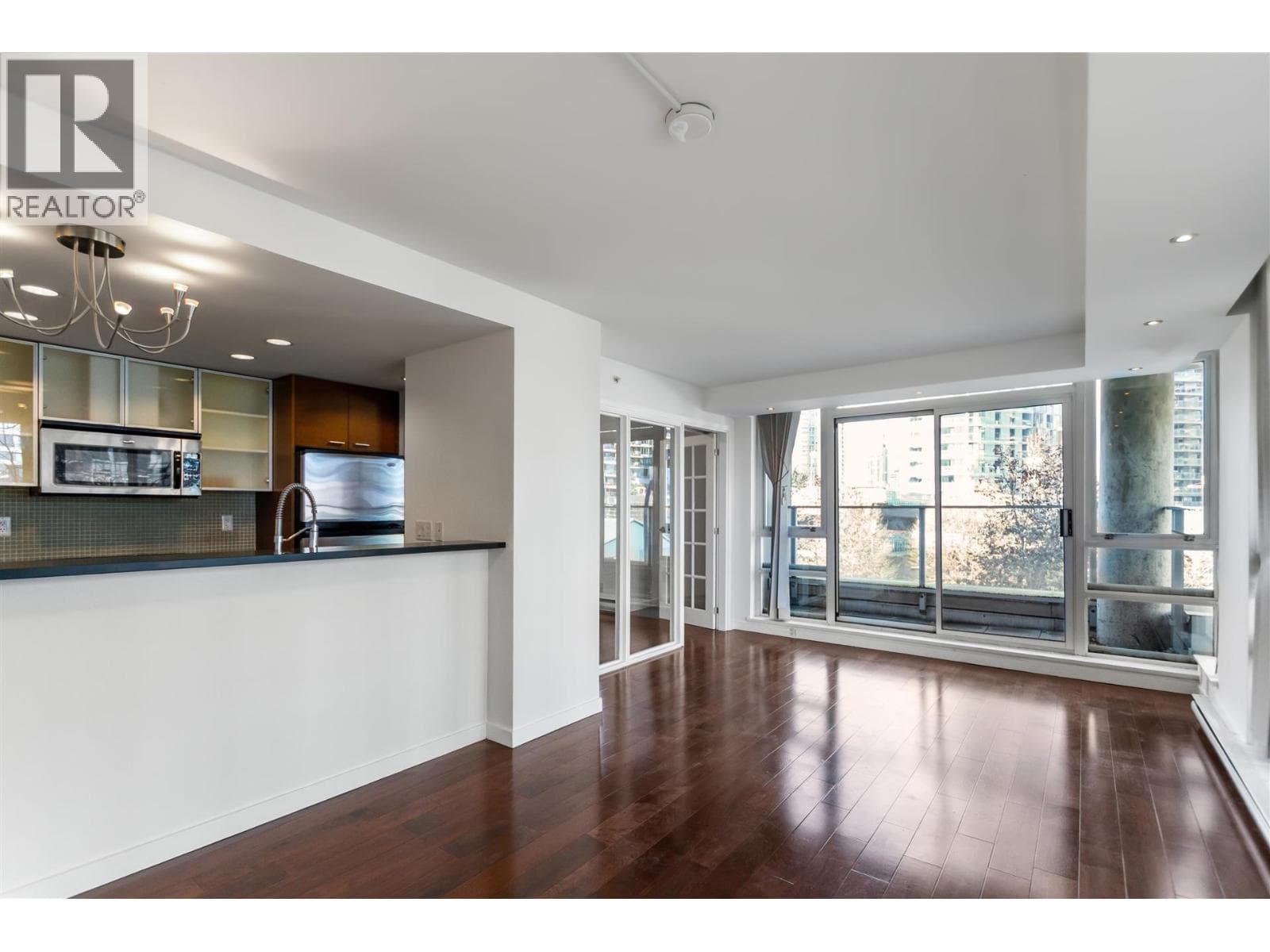 306 980 COOPERAGE WAY photo 2