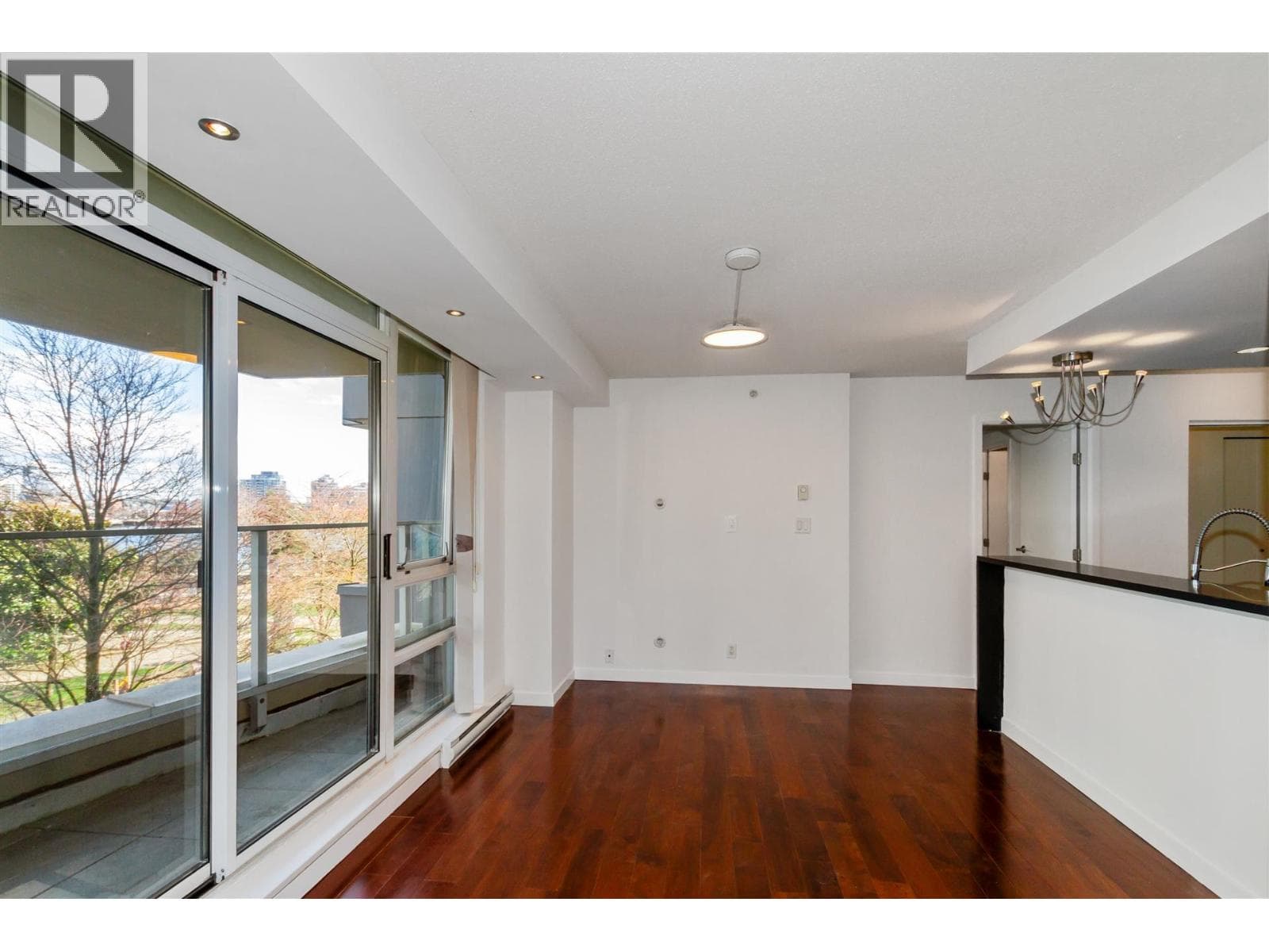 306 980 COOPERAGE WAY photo 4