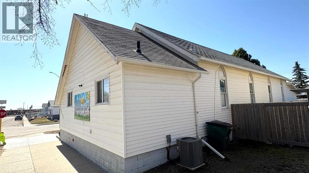 5104 48 Street — photo 2
