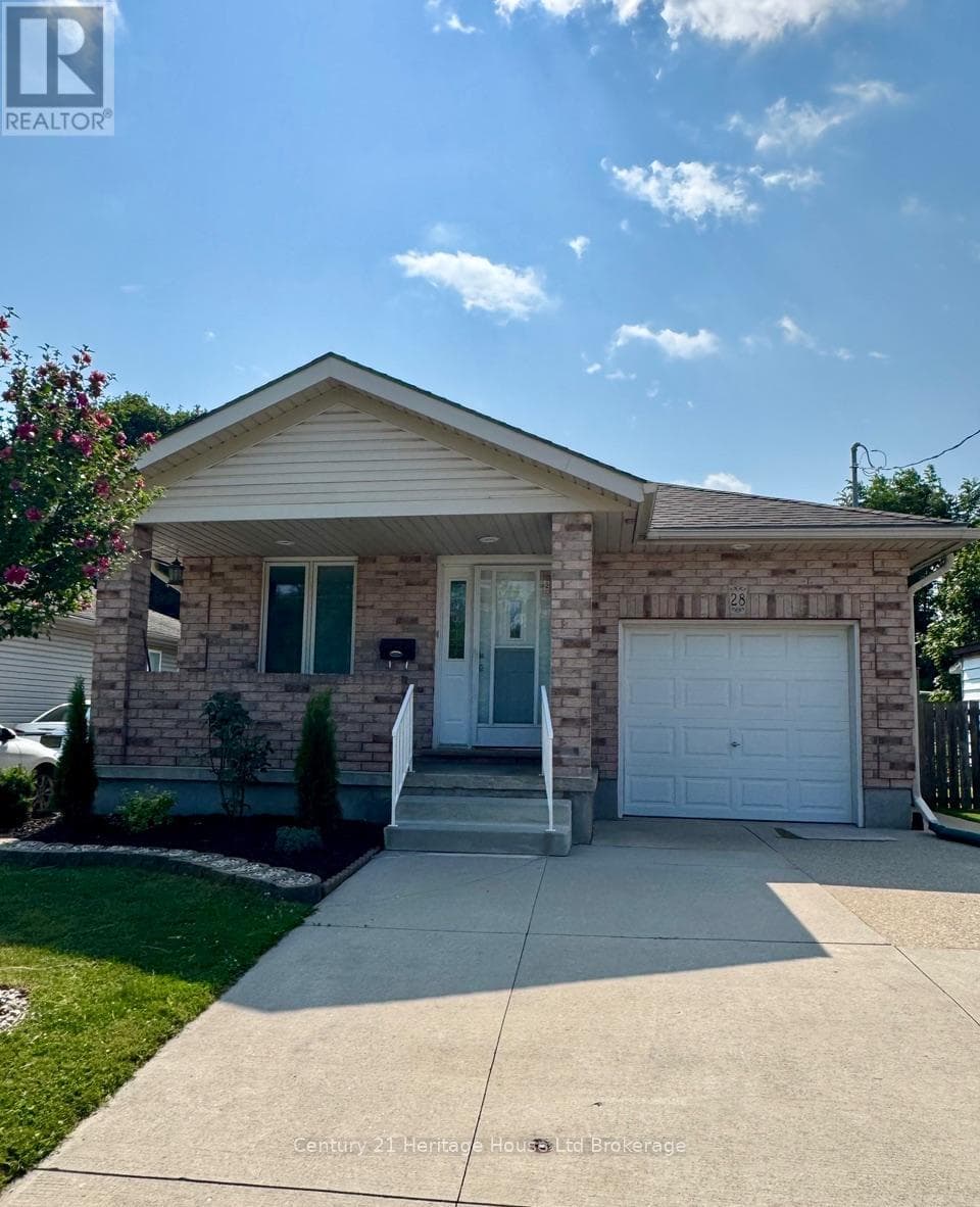 3 bed 2 bath single family at 28 TEEPLE STREET — $524,900