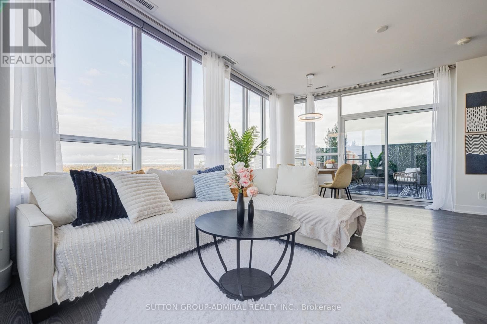 2 bed 2 bath single family at 912 - 7 KENASTON GARDENS — $839,000