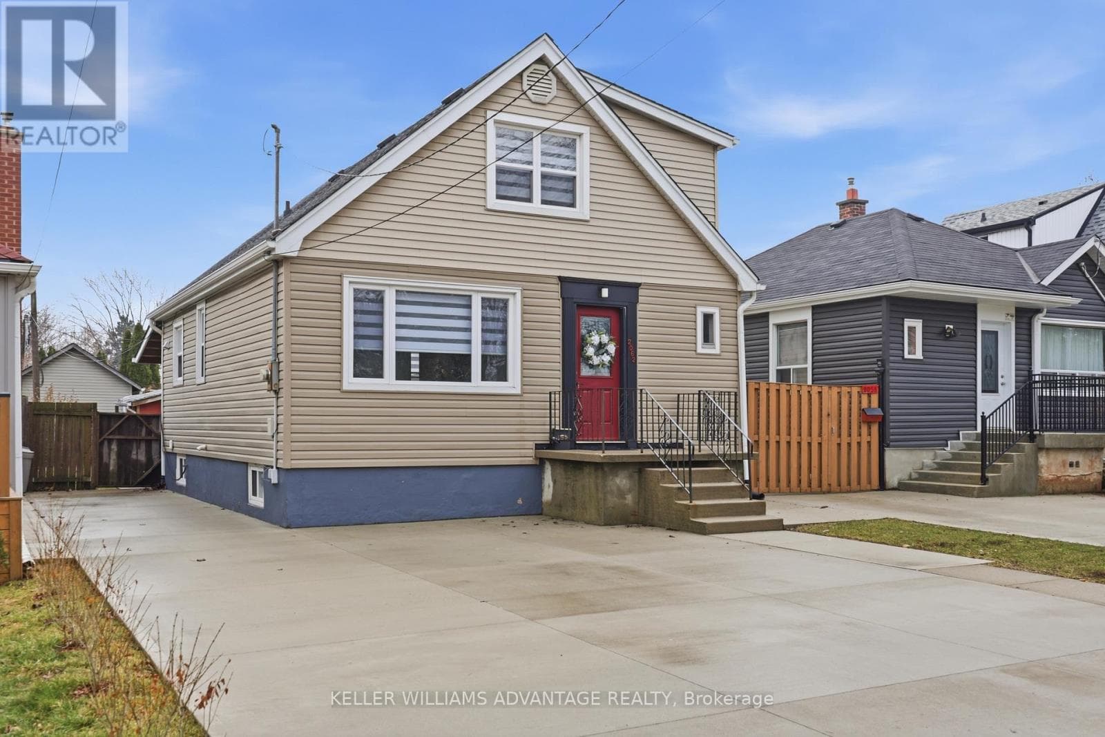 2062 BARTON STREET E photo 3