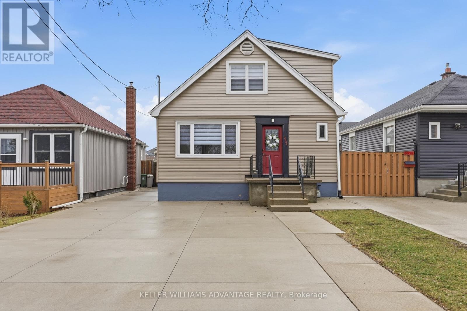 2062 BARTON STREET E photo 4
