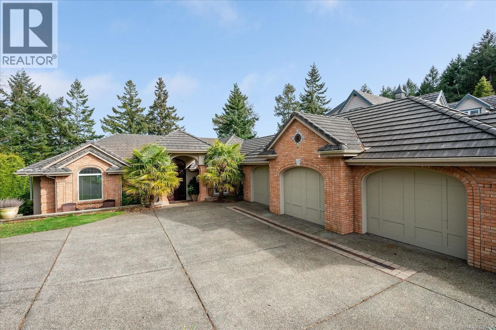 2450 Ainsley Pl photo 3