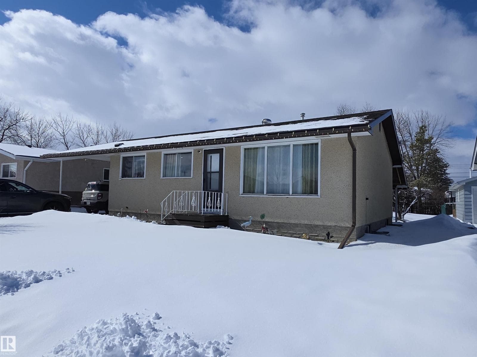 4706 47 ST photo 2