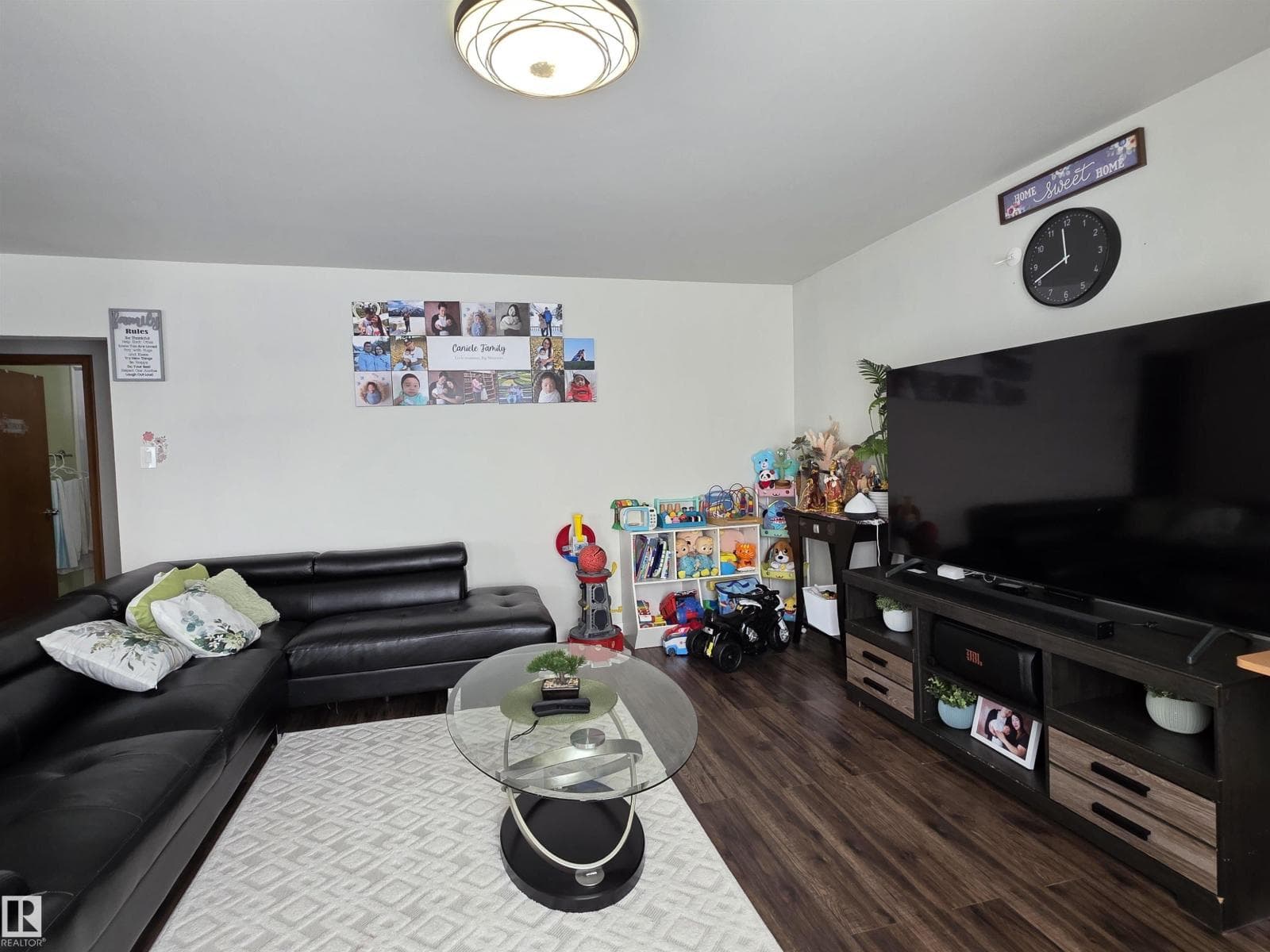 4706 47 ST photo 3