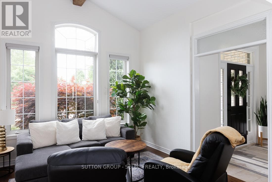 382 PLANE TREE DRIVE photo 4