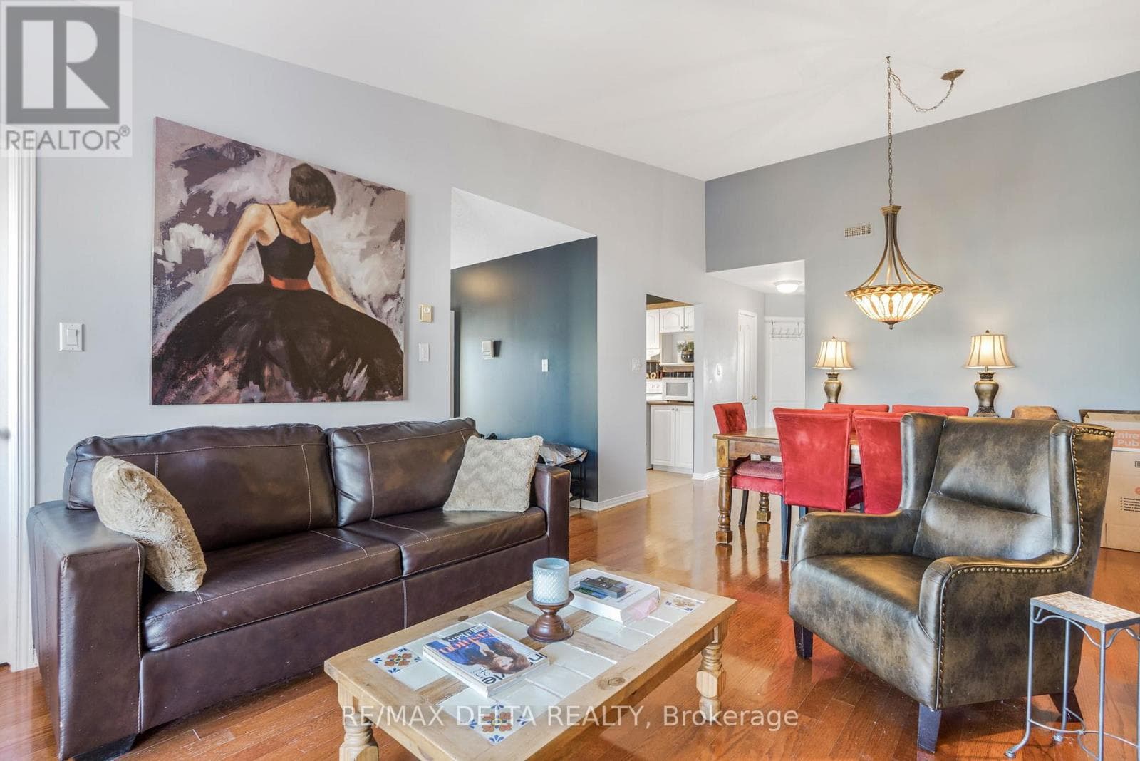 208 - 2927 LAURIER STREET photo 5