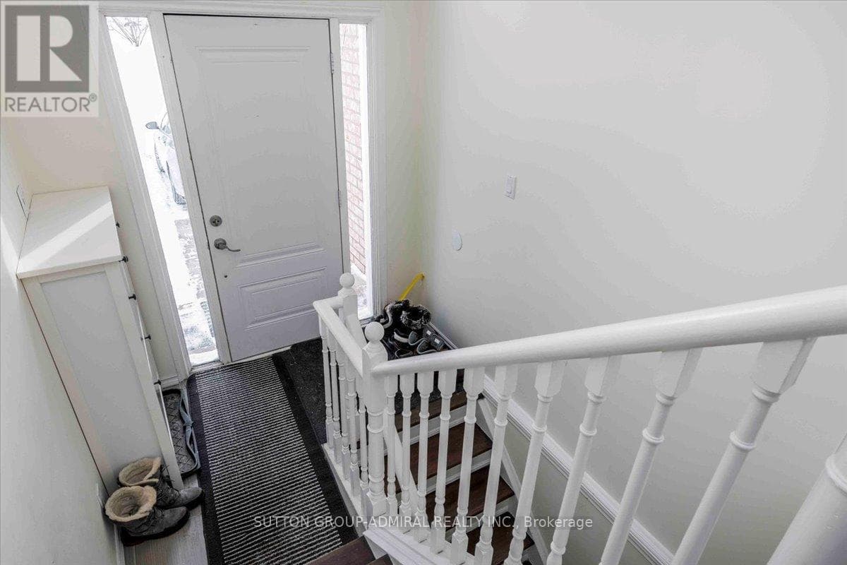 64 COPEMAN CRESCENT photo 3