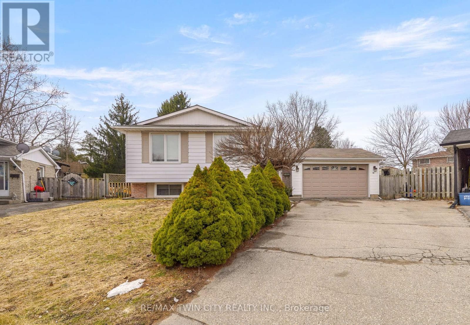 14 THISTLEDOWN DRIVE photo 2