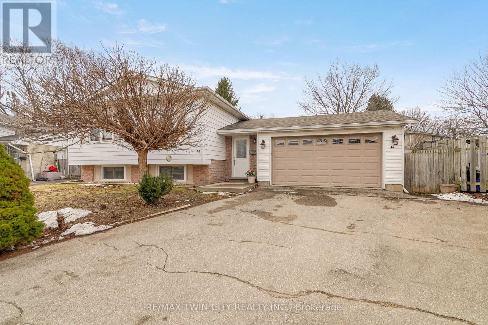 14 THISTLEDOWN DRIVE photo 4