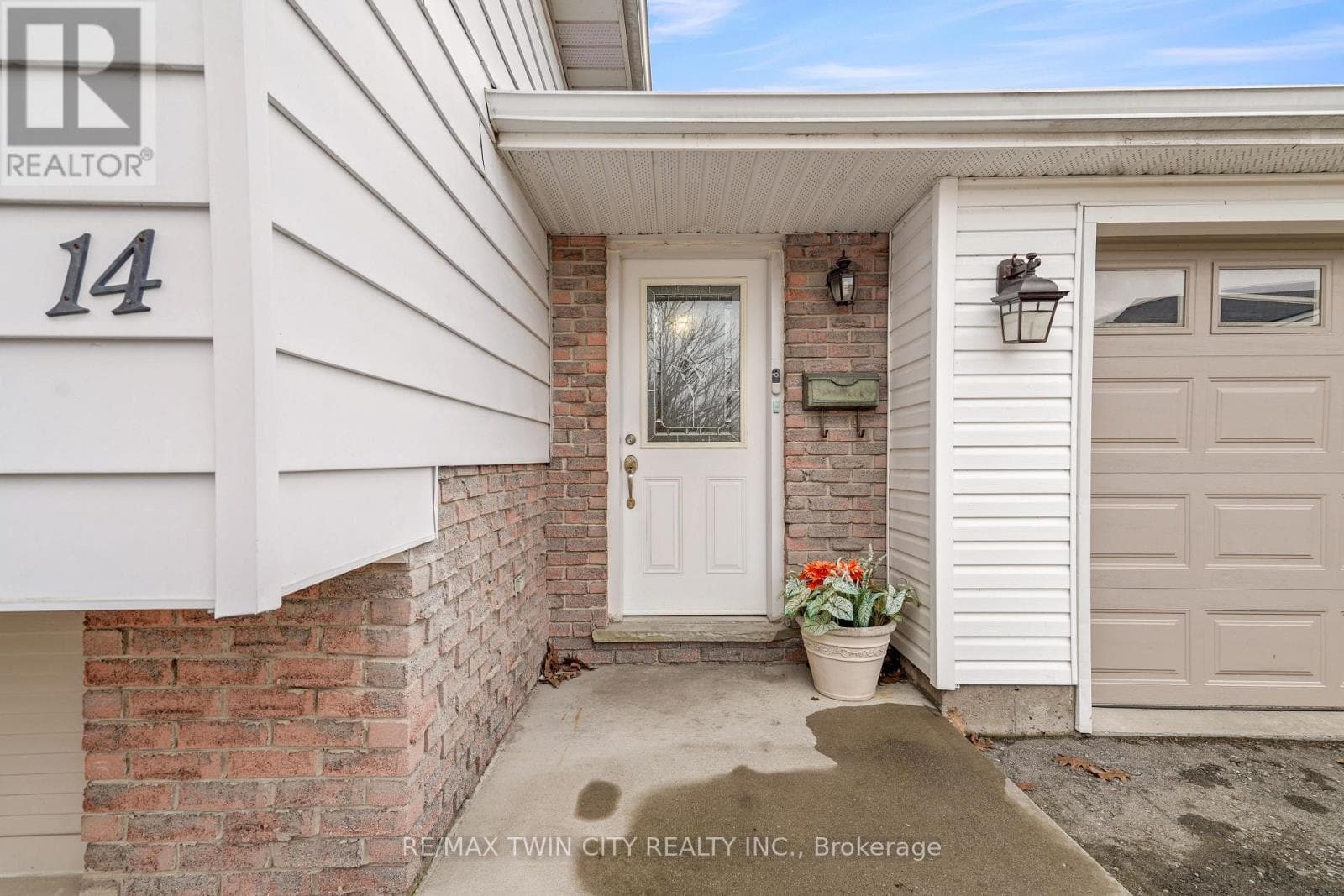 14 THISTLEDOWN DRIVE photo 5