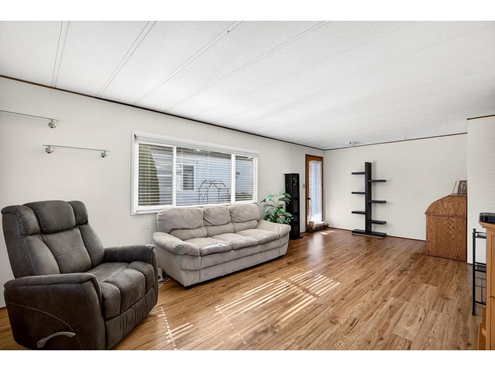 47 3031 200 STREET photo 3