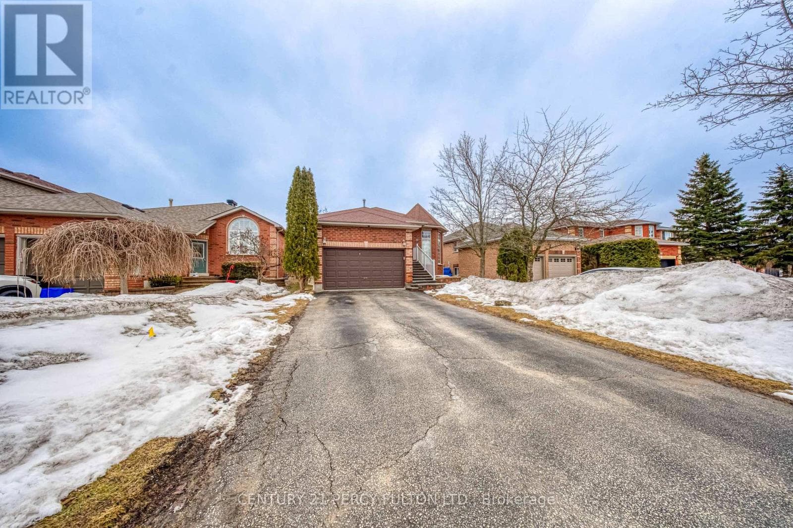 25 CROMPTON DRIVE photo 2