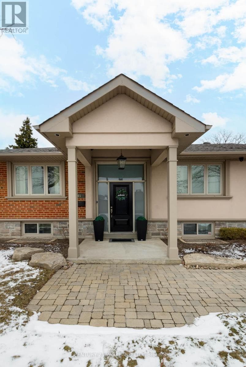 45 DEEVALE ROAD photo 4