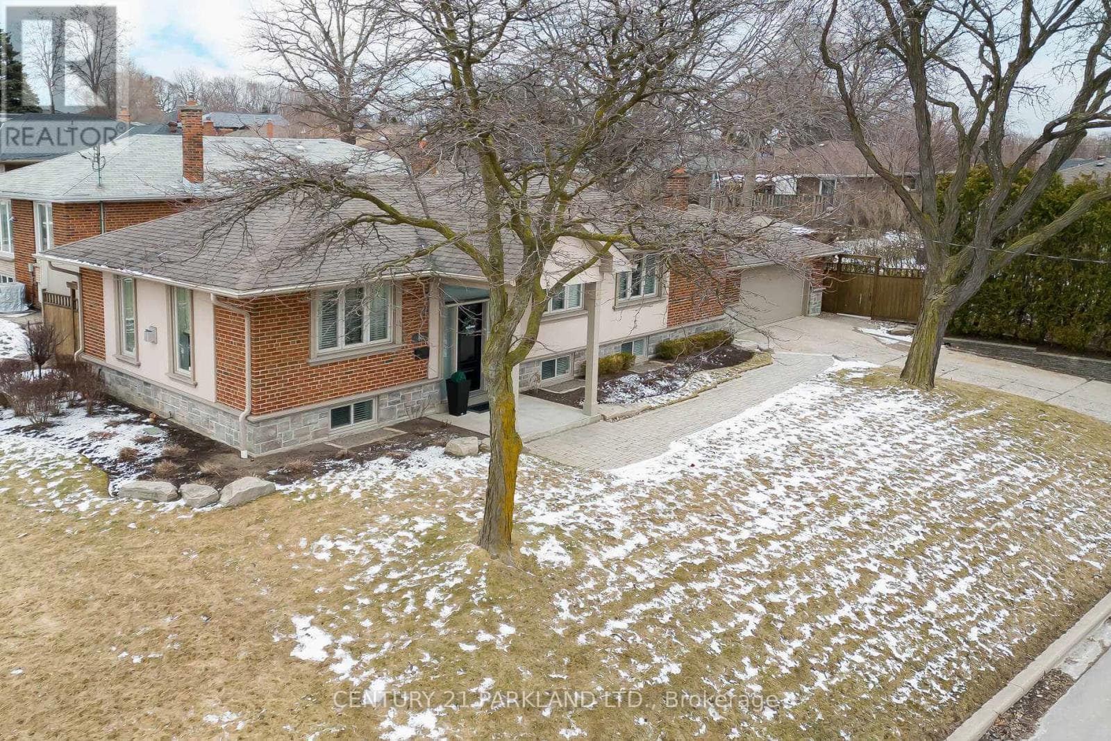 45 DEEVALE ROAD photo 5