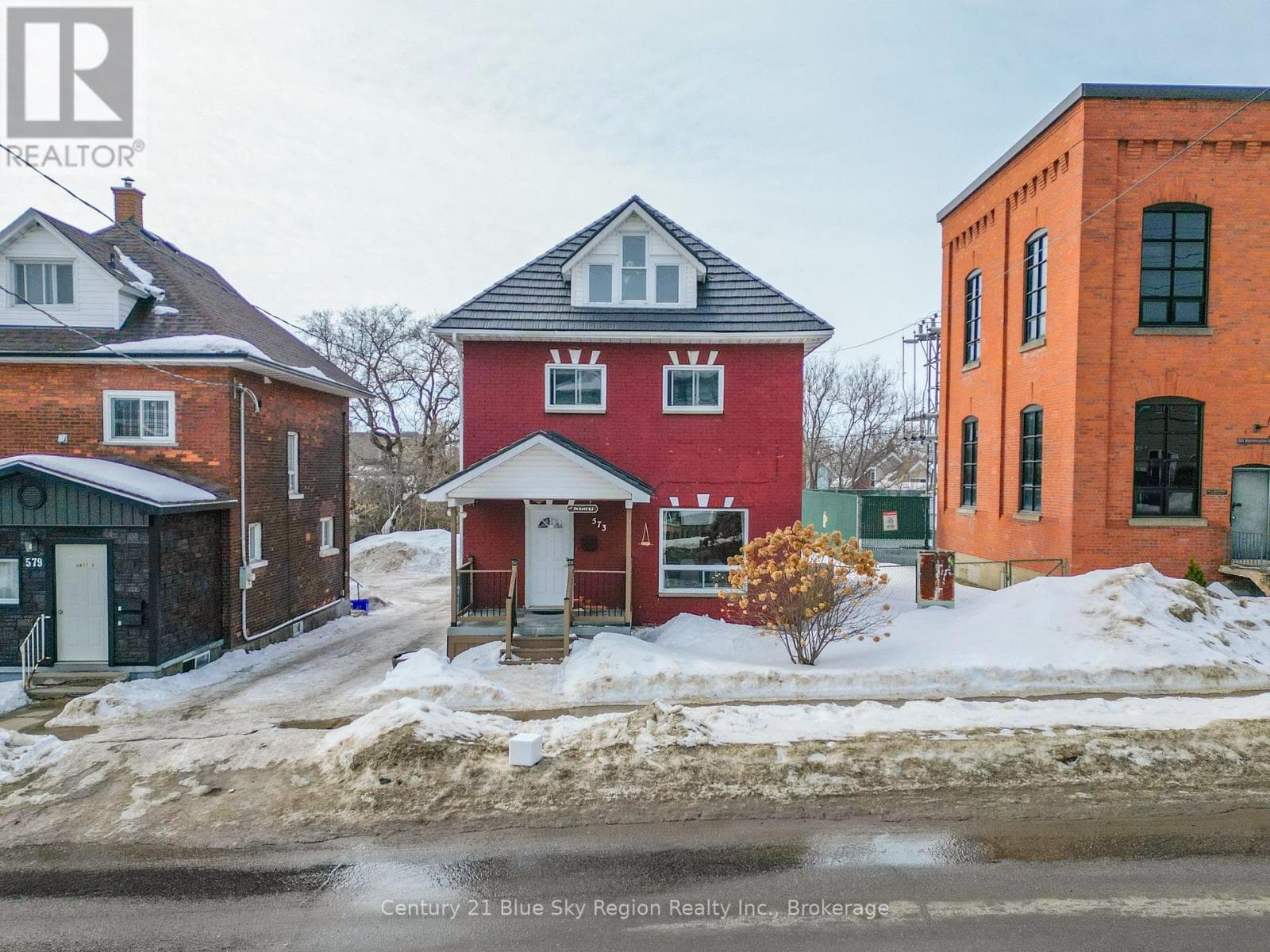 573 WORTHINGTON STREET E photo 3