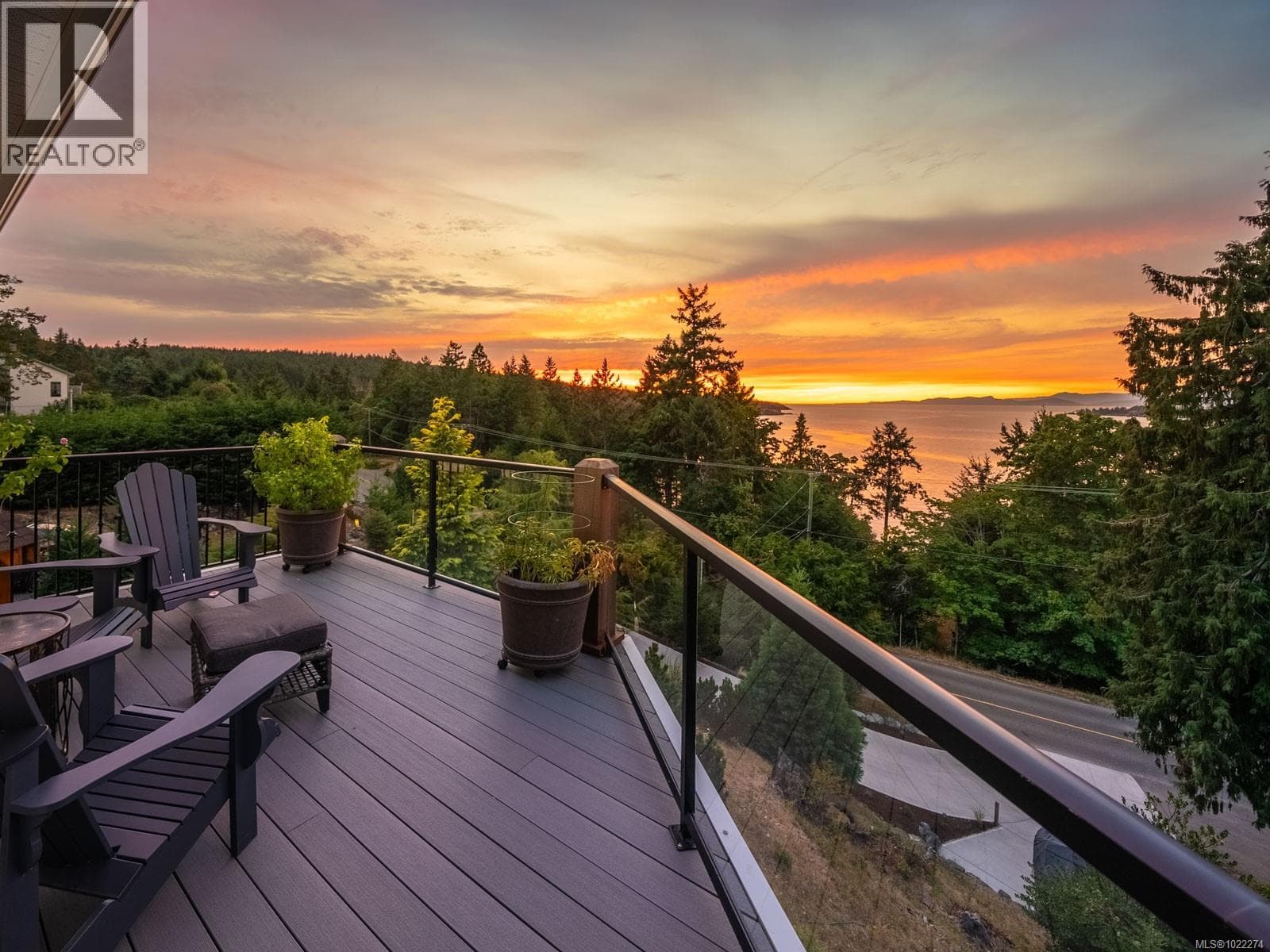 3 bed 3 bath single family at 3182 Dolphin Dr — $1,468,000