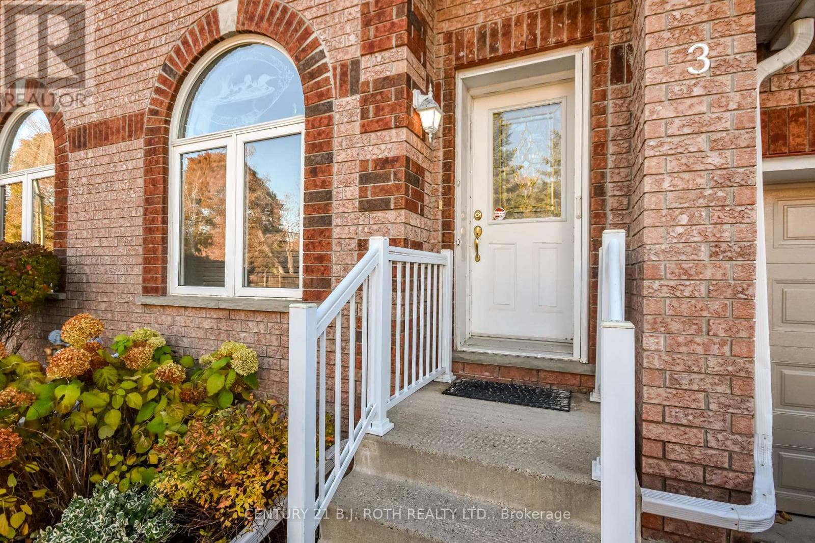 3 - 358 LITTLE AVENUE photo 2