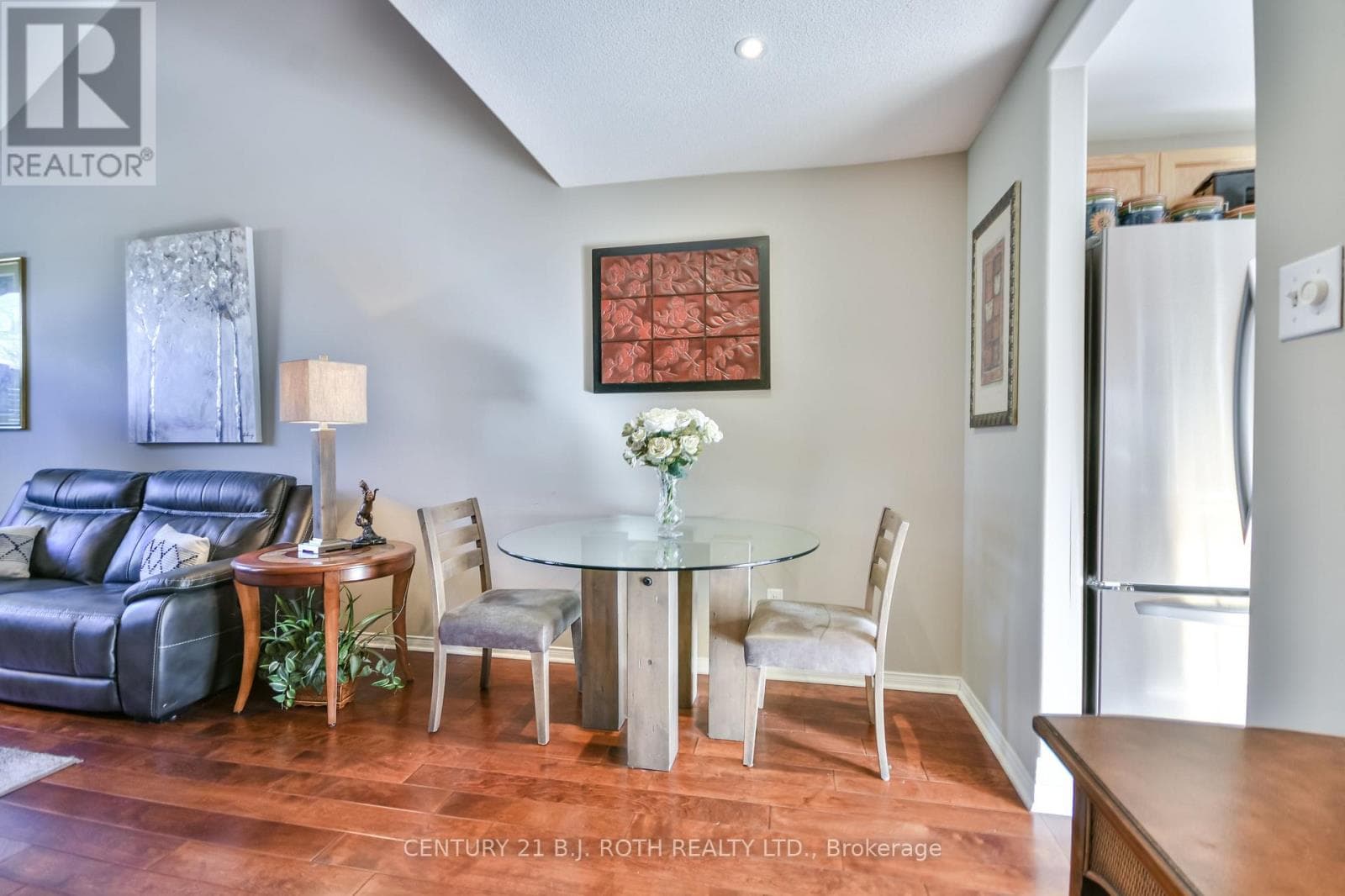 3 - 358 LITTLE AVENUE photo 5