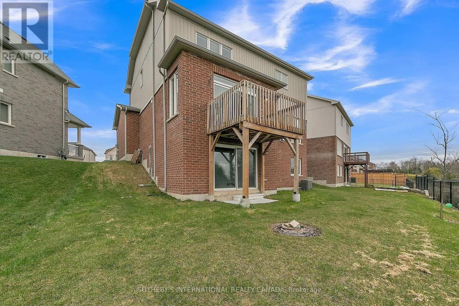 238 DOLMAN STREET photo 2