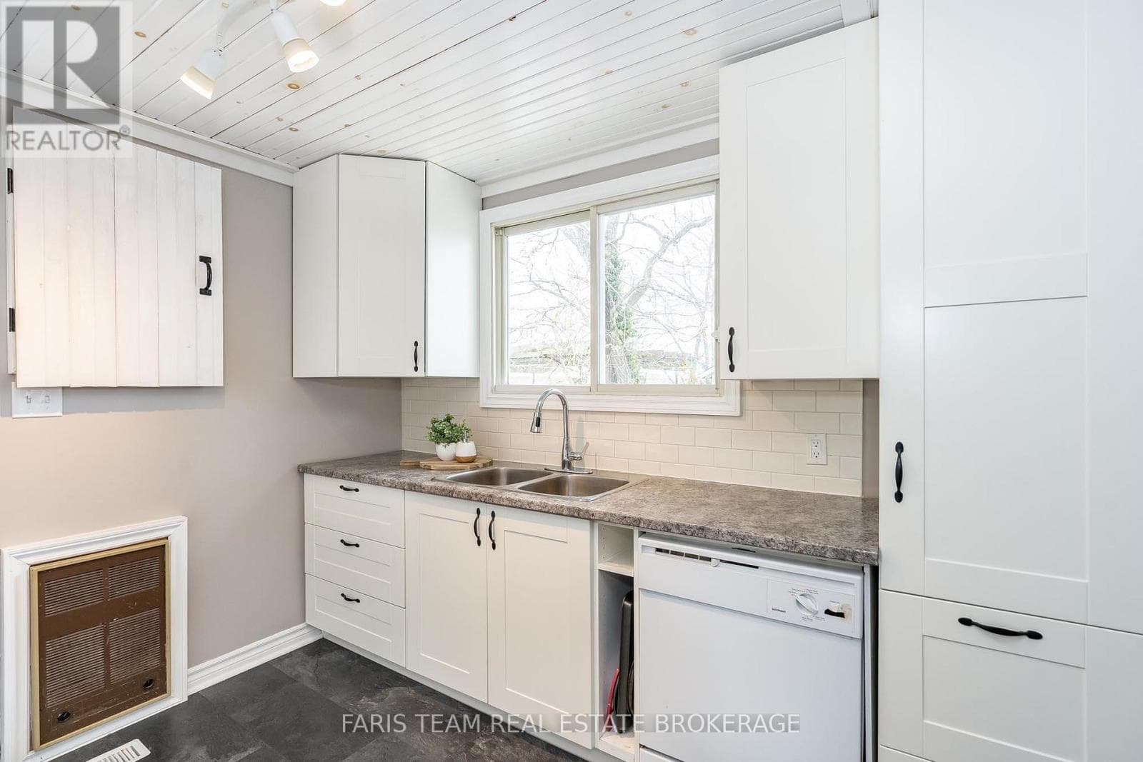 258 PATTERSON BOULEVARD photo 4