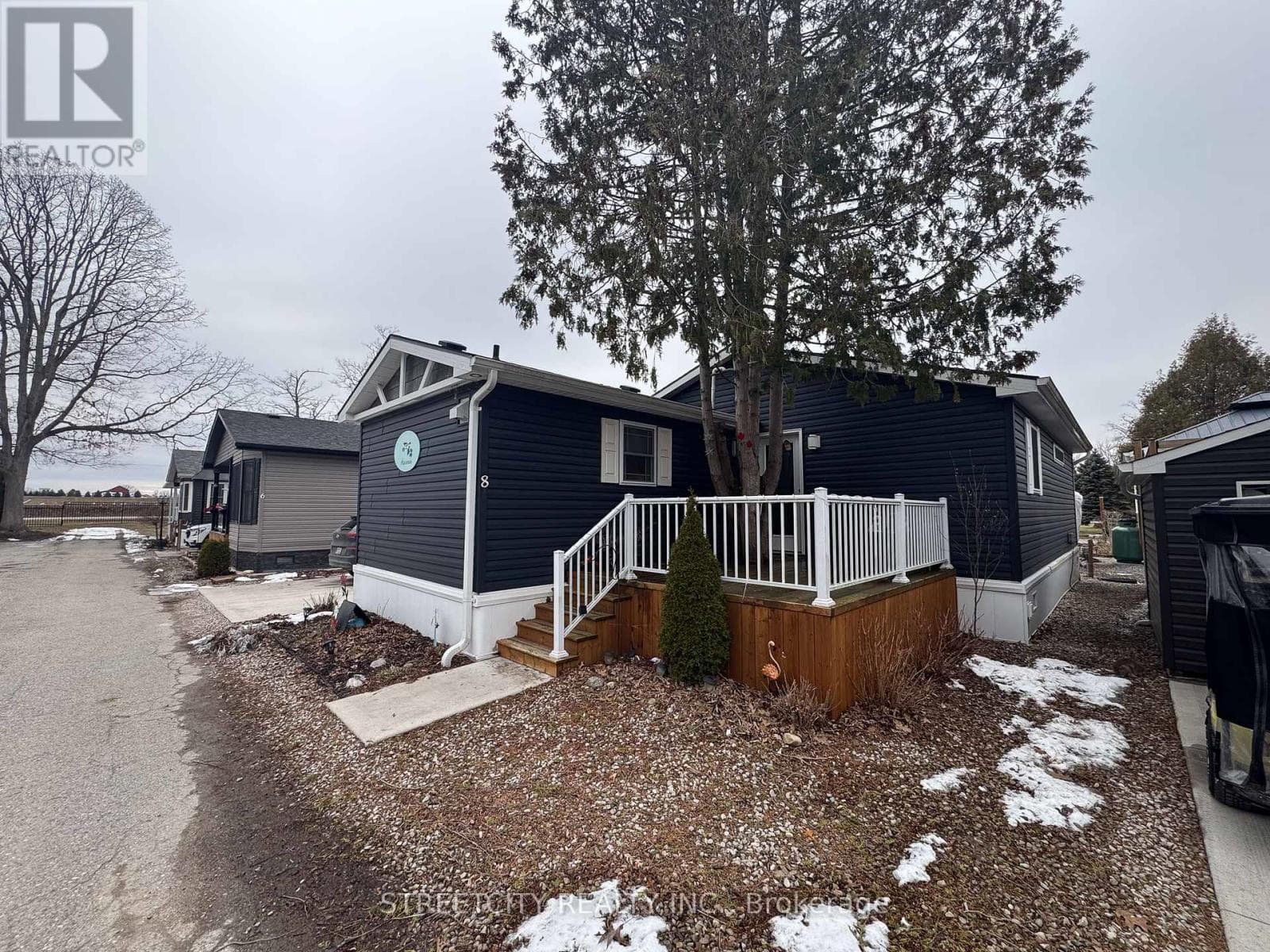 8 - 22790 AMIENS ROAD photo 2