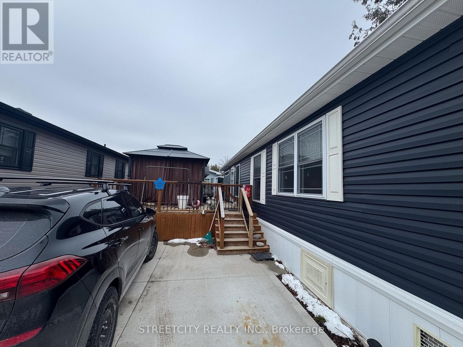 8 - 22790 AMIENS ROAD photo 3