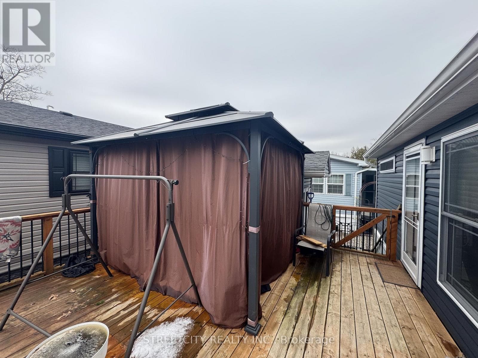 8 - 22790 AMIENS ROAD photo 4